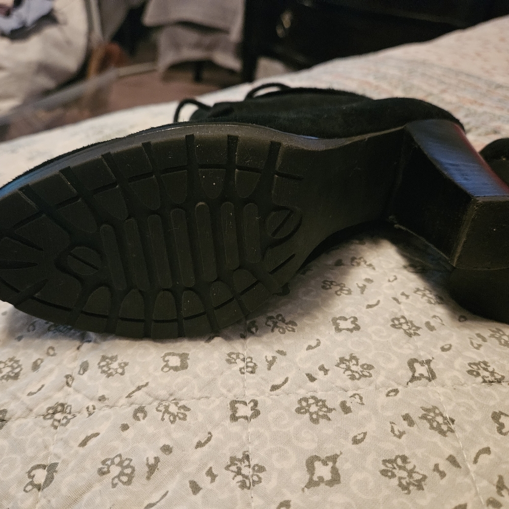 Boots - Picture 2 of 6